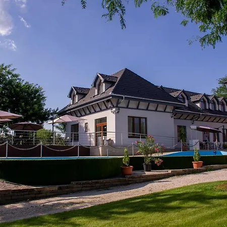 Reneszansz Vendeghaz Hotel apartamentowy Debreczyn
