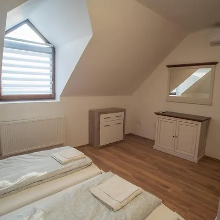 Reneszansz Vendeghaz Hotel apartamentowy *