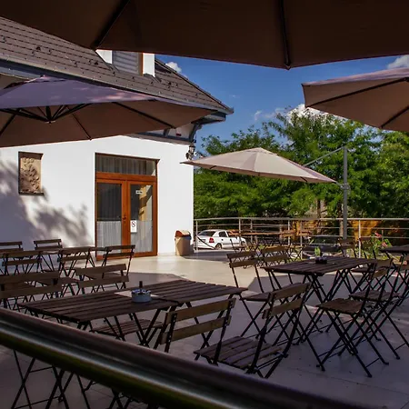 Hotel apartamentowy Reneszansz Vendeghaz *