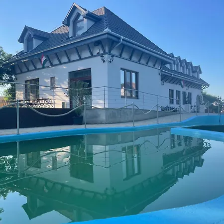 Reneszansz Vendeghaz Hotel apartamentowy Debreczyn